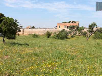 ...e a un certo punto vediamo in lontananza quella che sembra essere una masseria